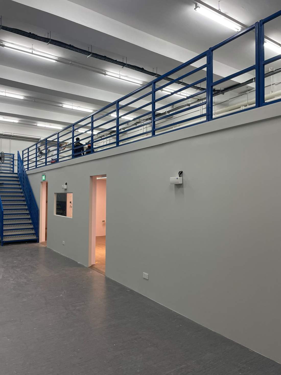 Mezzanine floor structure and railing