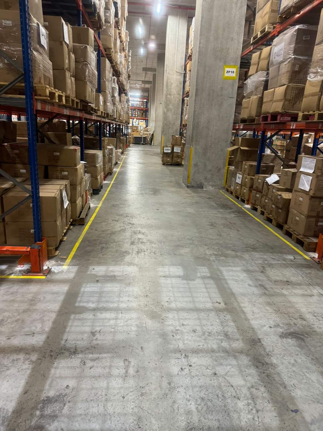 Selective racking with bin storage