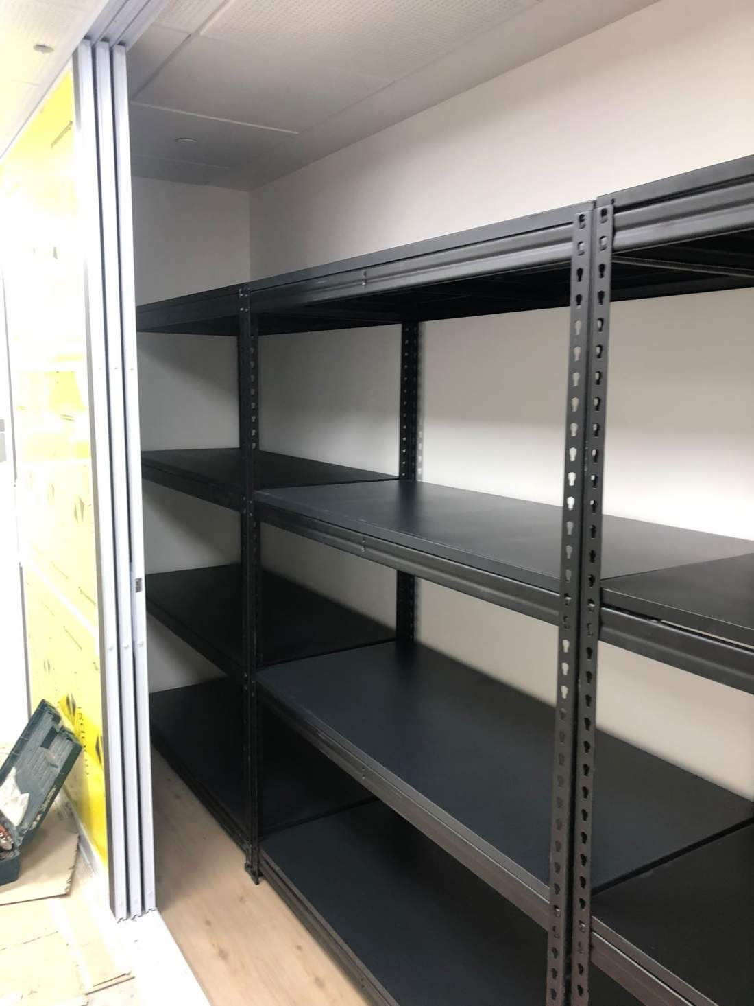 Boltless shelving frame close-up